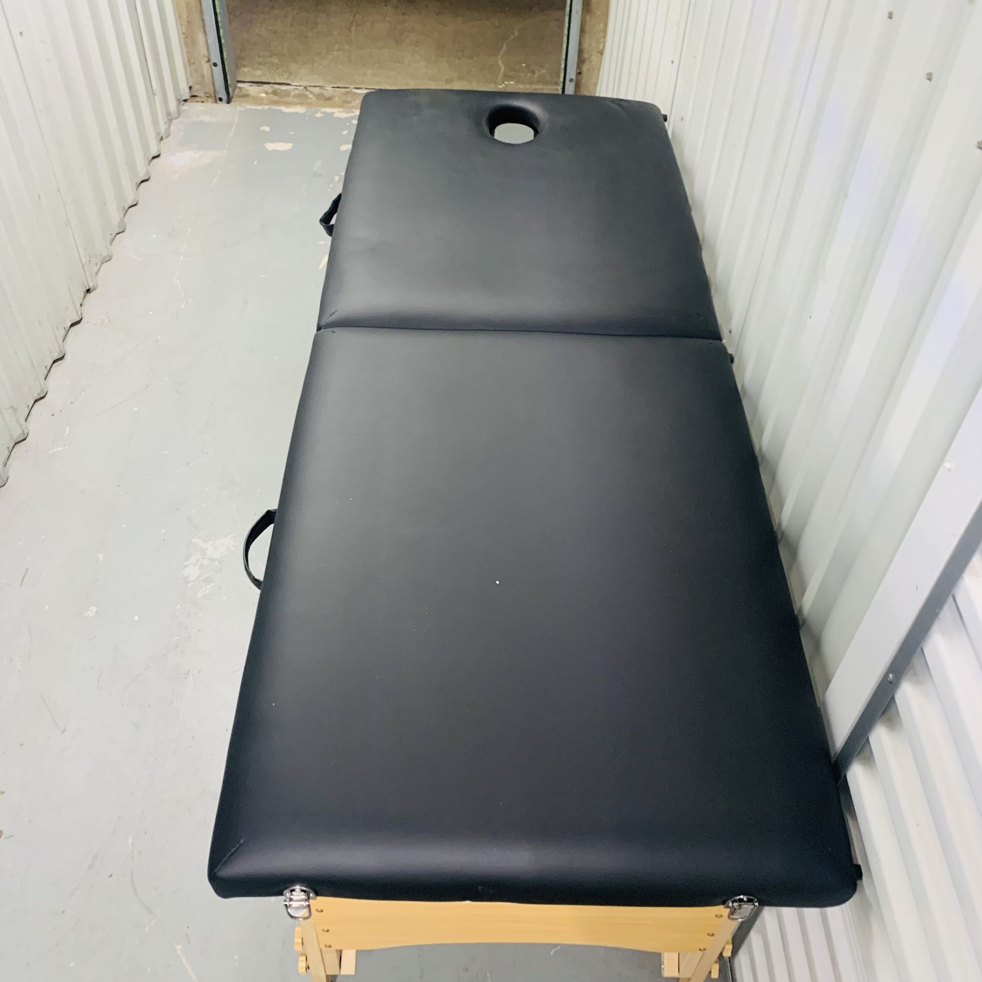 Portable lightweight massage table