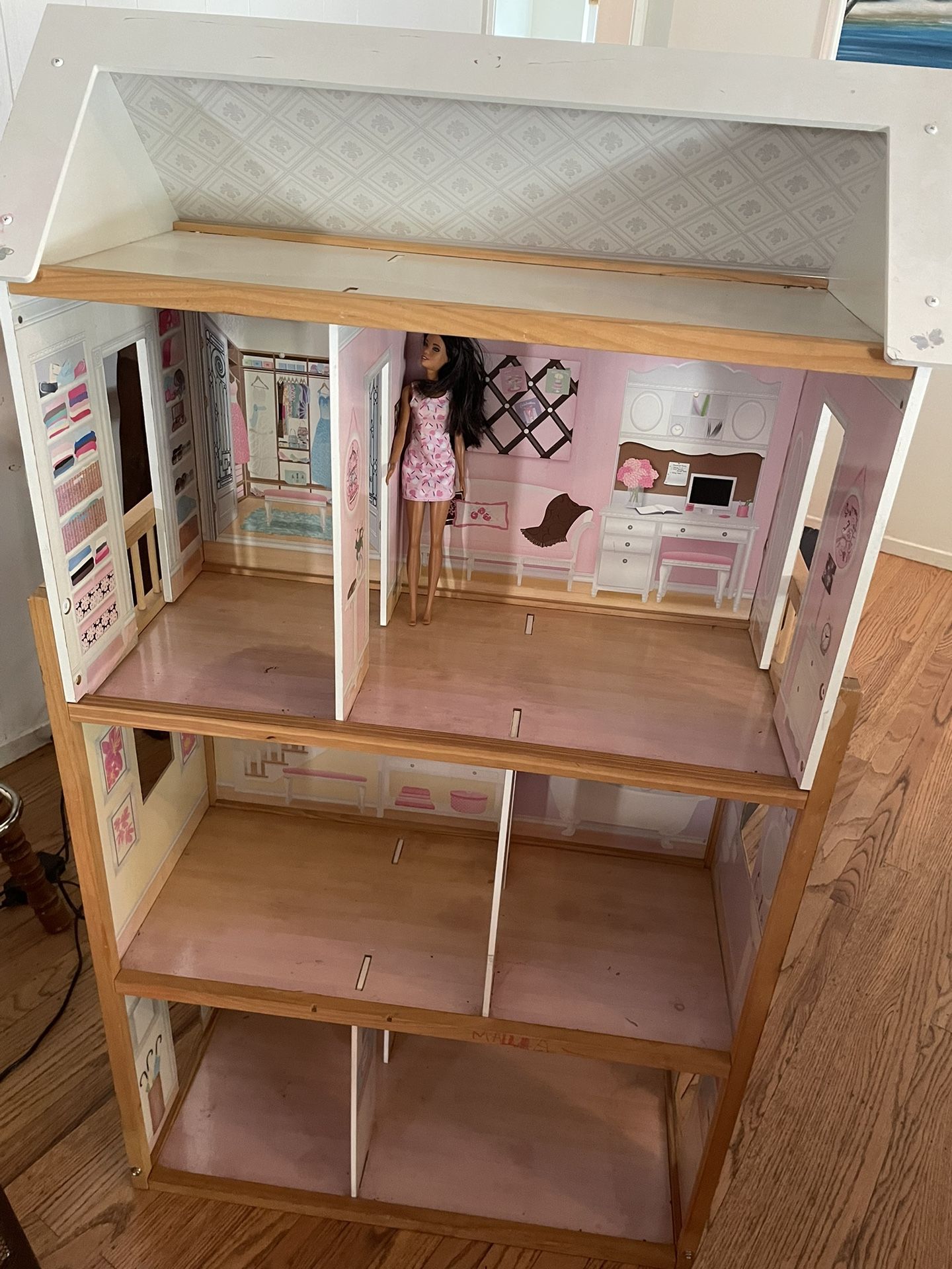 Doll House 