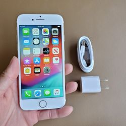 iPhone 7 - UNLOCKED - Like New 