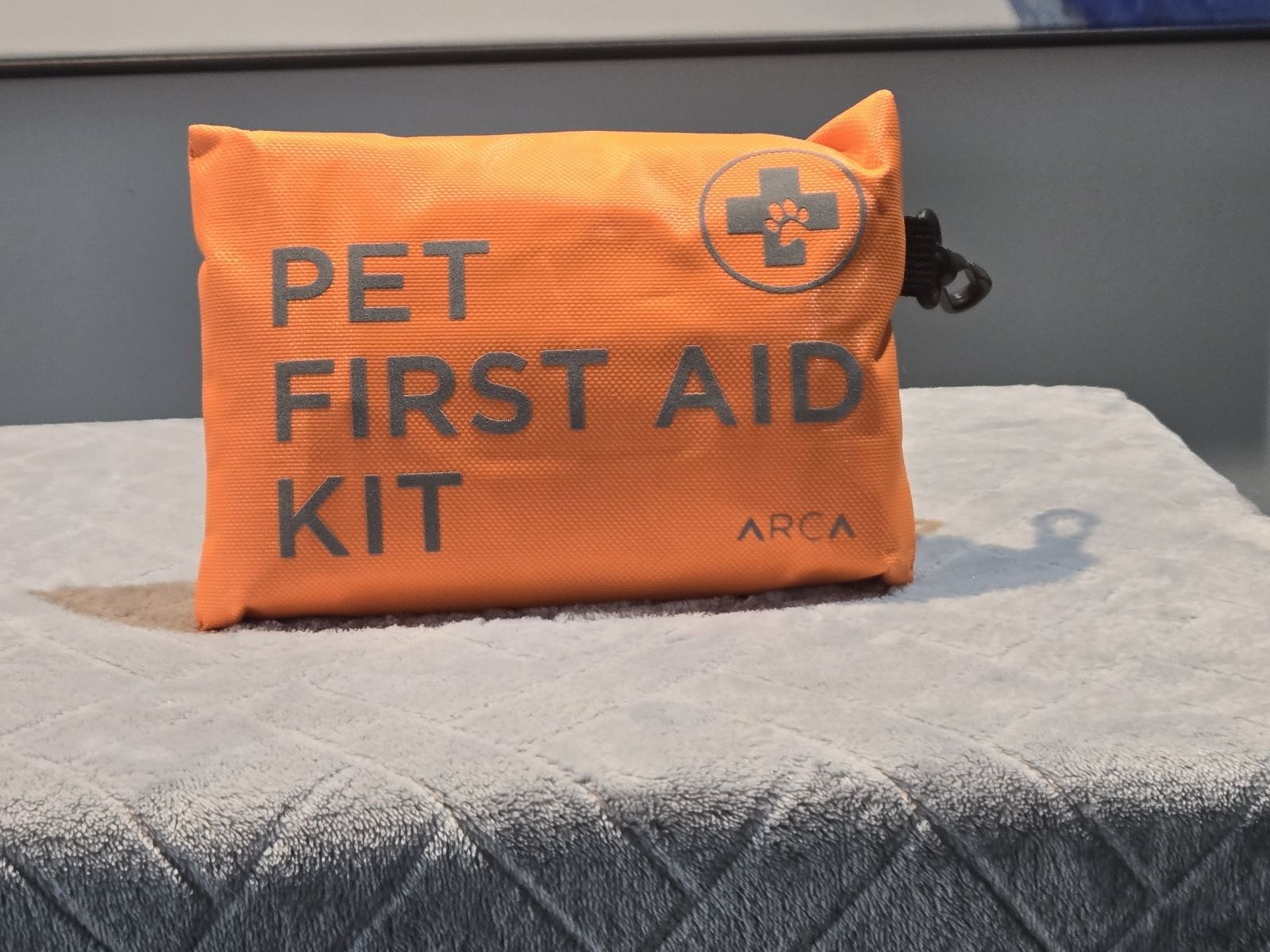 Dog First Aid Kit - Pet Emergency Kit Dog Travel kit for - Water Resistant High Visibility Reflective First Aid Pouch Dog Camping Essentials for Pets