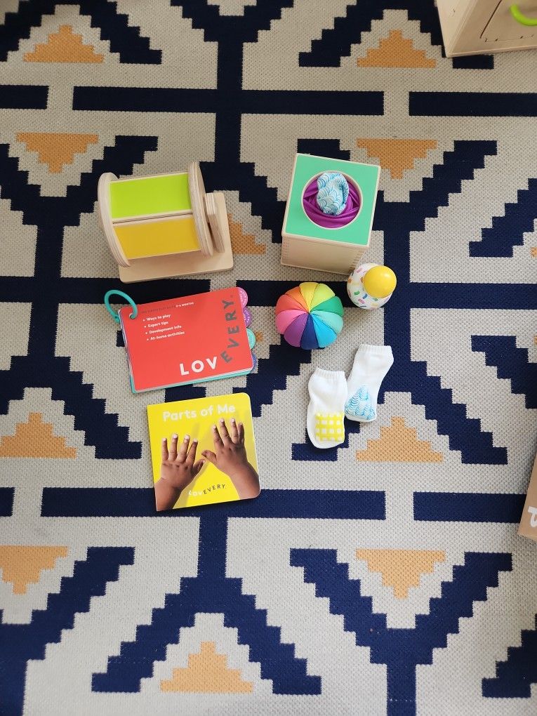 Lovevery Play Kit 5-6 Month The Senser