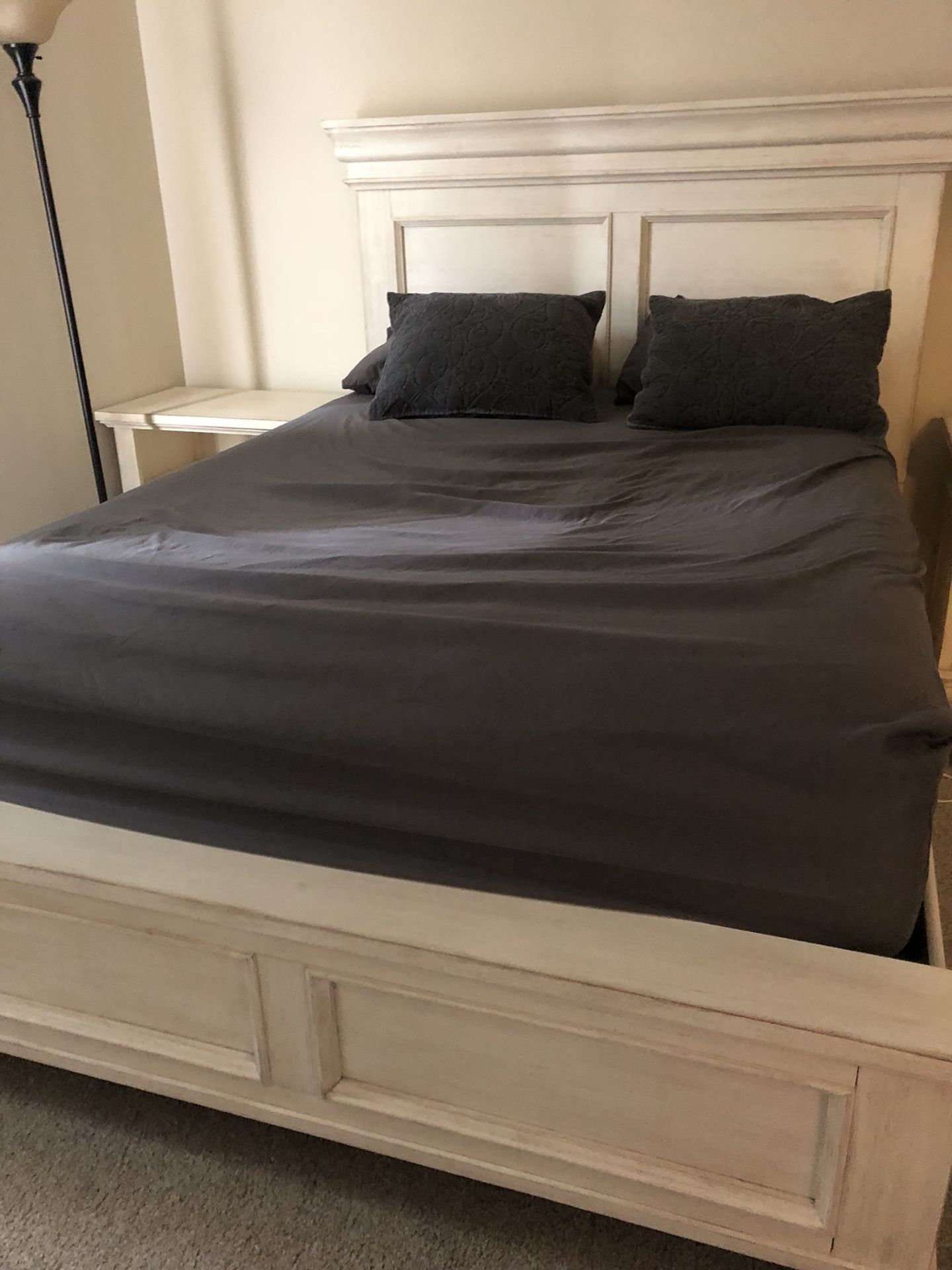 Marsilona Queen Panel Bed