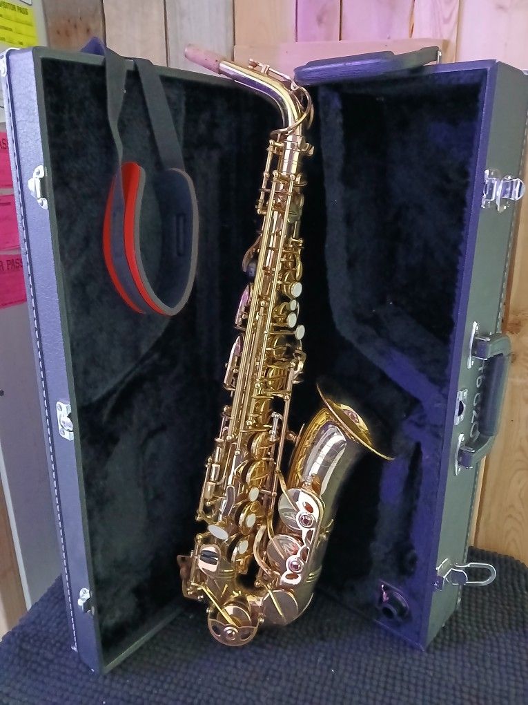 Etude Student Alto Saxophone With Case And Mouthpiece