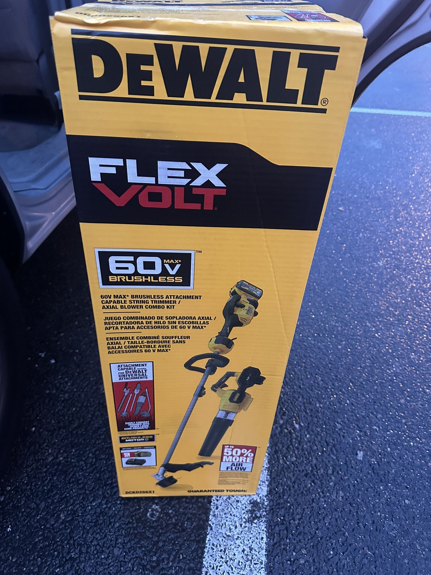 Dewalt 60V MAX Cordless Battery String Trimmer and Leaf Blower Combo Kit