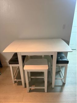 Dining Table and 4 Bar Stools for sell