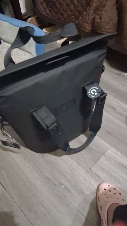 NEW W/TAGS YETI HOPPER M15 SOFT SIDE COOLER