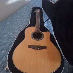 Guitarra  Casi Nueva Poco Uso Toca AL 100 💯 Eletrica Y Se USA Normal  Tanbien Excelente Estado De Marca.