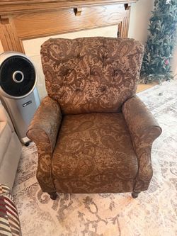 Recliner & 4 piece table set