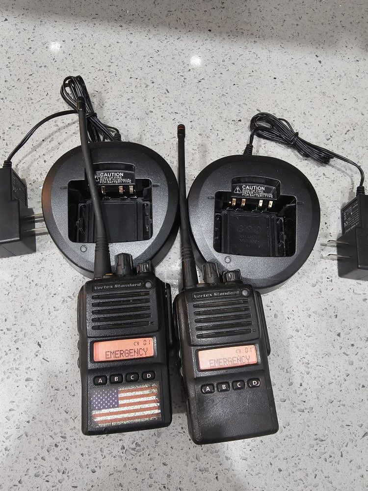 Lot of 2 Vertex Standard VX-824-G7-5 UHF 450-512 MHz 5W 512CH Two way Radios