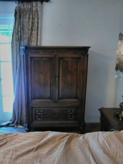 Romweber Chest of Drawers