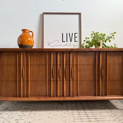 MCM Walnut and Rosewood Thomasville Dresser (Delivery Available)
