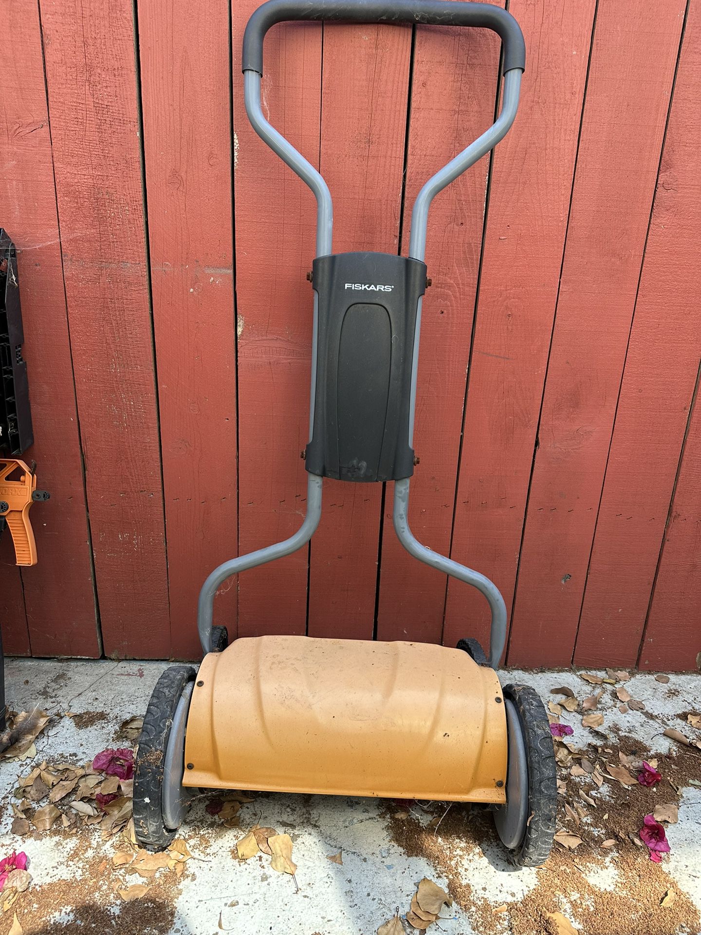 Fiskars StaySharp Push Mower - 17" Self-Propelled Lawn Mower Orange