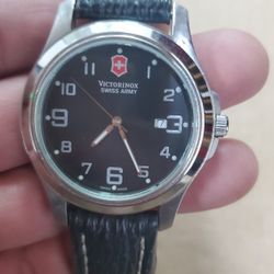 Victorinox Infantry Swiss Army Men's Watch https://offerup.com/redirect/?o=TWlsaXRhcnkuTmV3 Jaoanese Battery, Good Working.