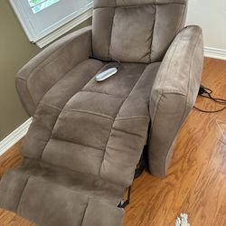 Recliner Chair (Electric!)
