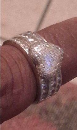 Nice ring size 7 ladies ring