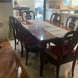 Thomasville 8 Chair Dining Room Table