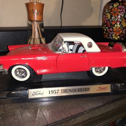 1957 Ford Thunderbird