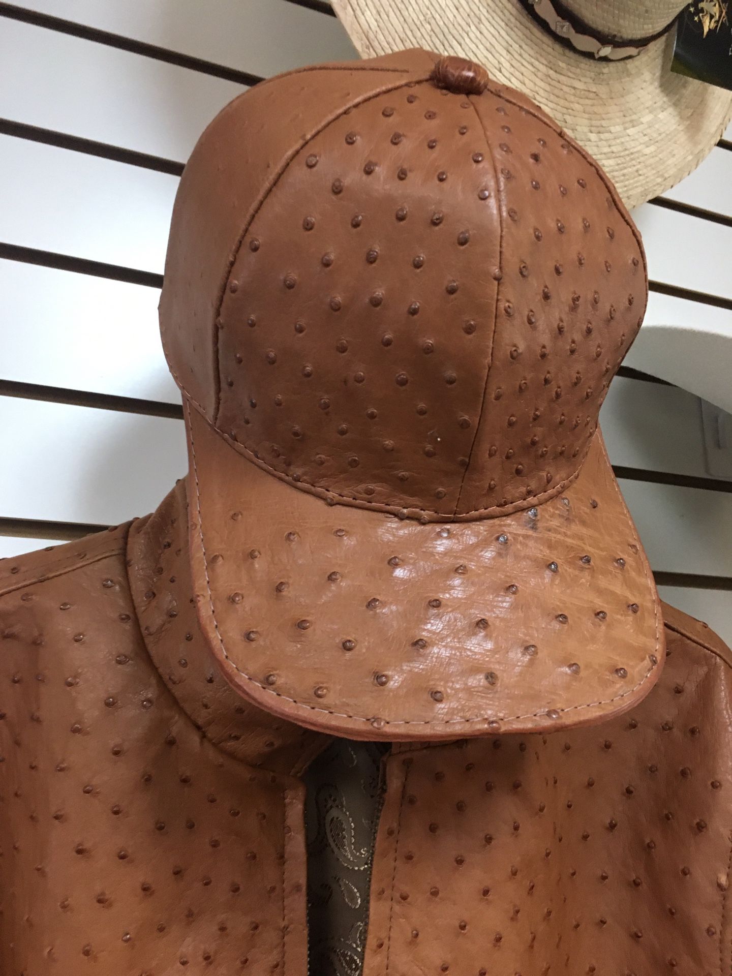 Chamarras Y Gorras De Piel Exótica De Avestruz