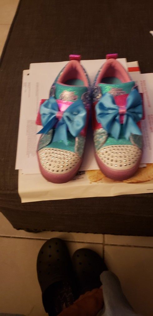 SKECHERS