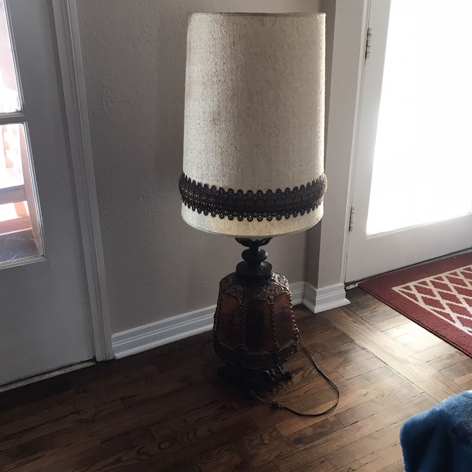 Antique/vintage Lamp