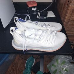 Under Armour Size 10 Selling For 60$