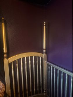 Vintage 4 poster crib