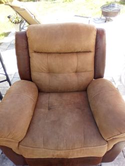 Nice leather n suede recliner/ glider easy to use recliner handle like new n over sized