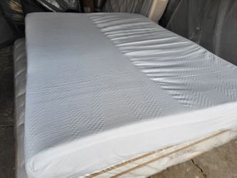 Queen Mattress 10" Memory Foam