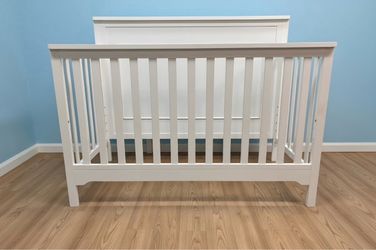 Carter’s 4:1 White Crib