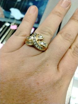 14k 5.6g  Diamond Ring 