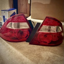 Ford Five Hundred / Taurus / Mercury Montego Rear Tail Lights