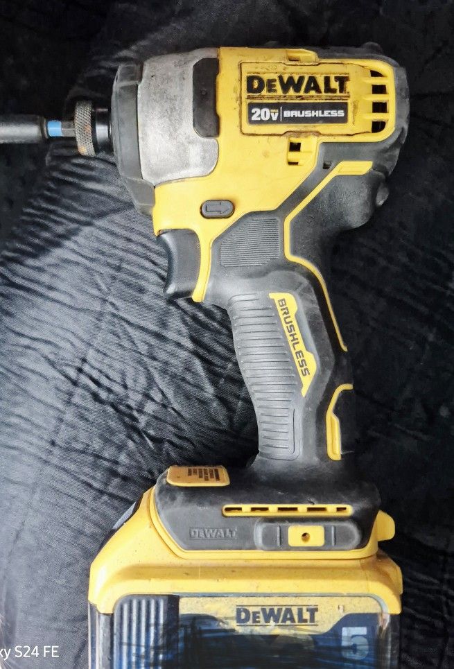 Dewalt Atomic Compact Series Driver&5.0 Bat