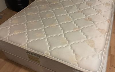 Full mattress and box spring
