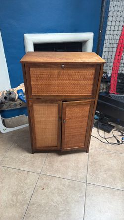 Free Standing Wet Bar