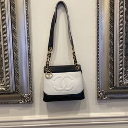  Chanel Vintage CV Medallion 2014