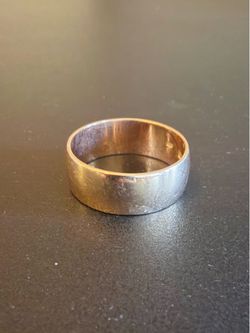 2 gold rings & 2 bracelets