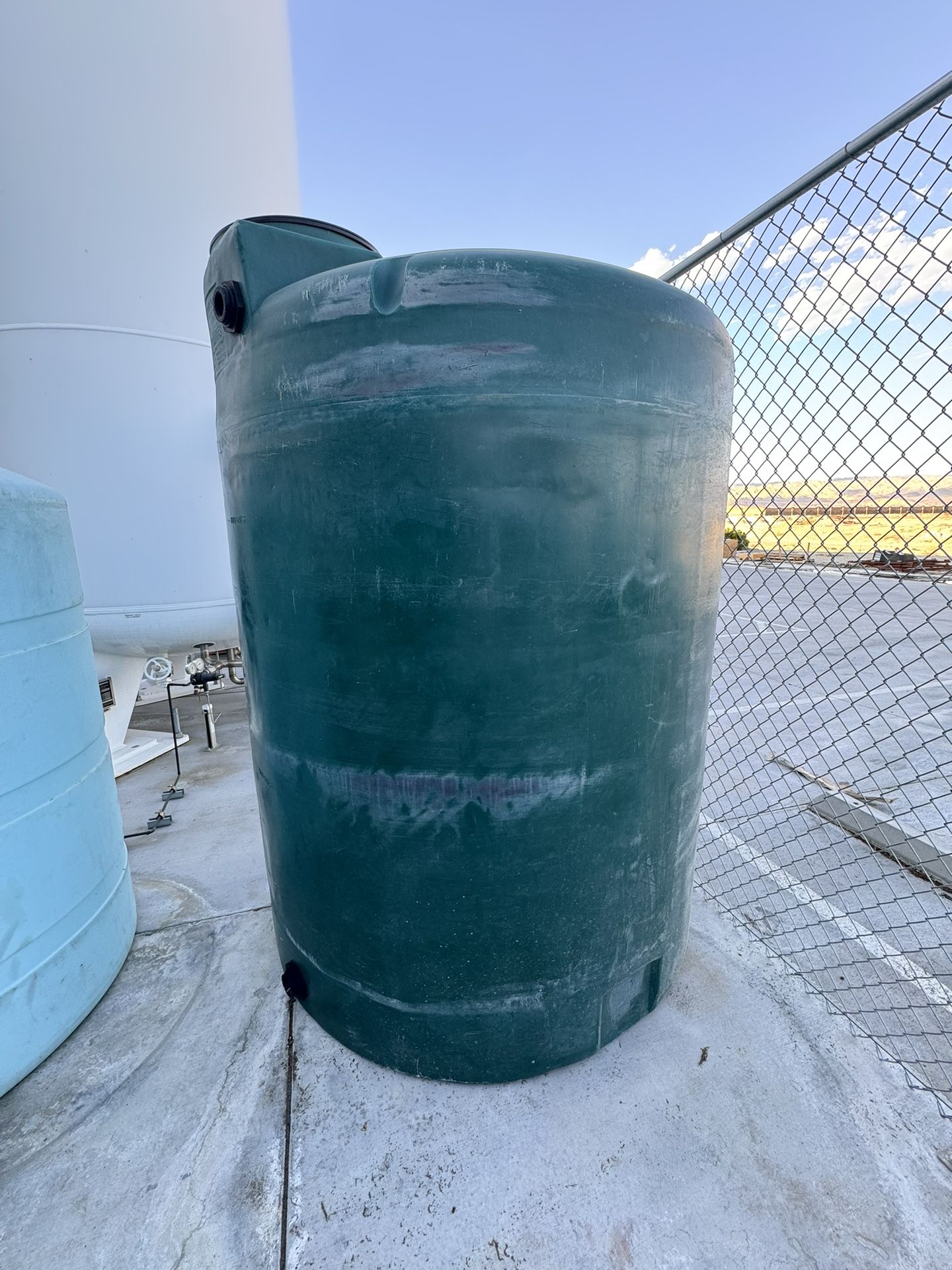 1000 Gallon Water Tank