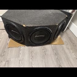 3 Pioneer 10s