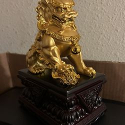 A Pair of Gold Lions Statues Guardian Chinese 