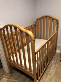 Child’s bassinet brand new with Brand new mattress