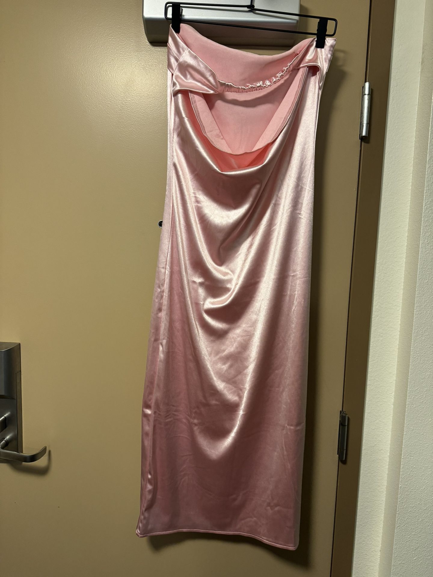 Pink satin strapless dress (M)