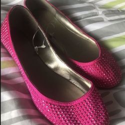 LIKE NEW 7.5 Fushia Rhinestone Flat. SALE SALE $8 FIRM 🍀