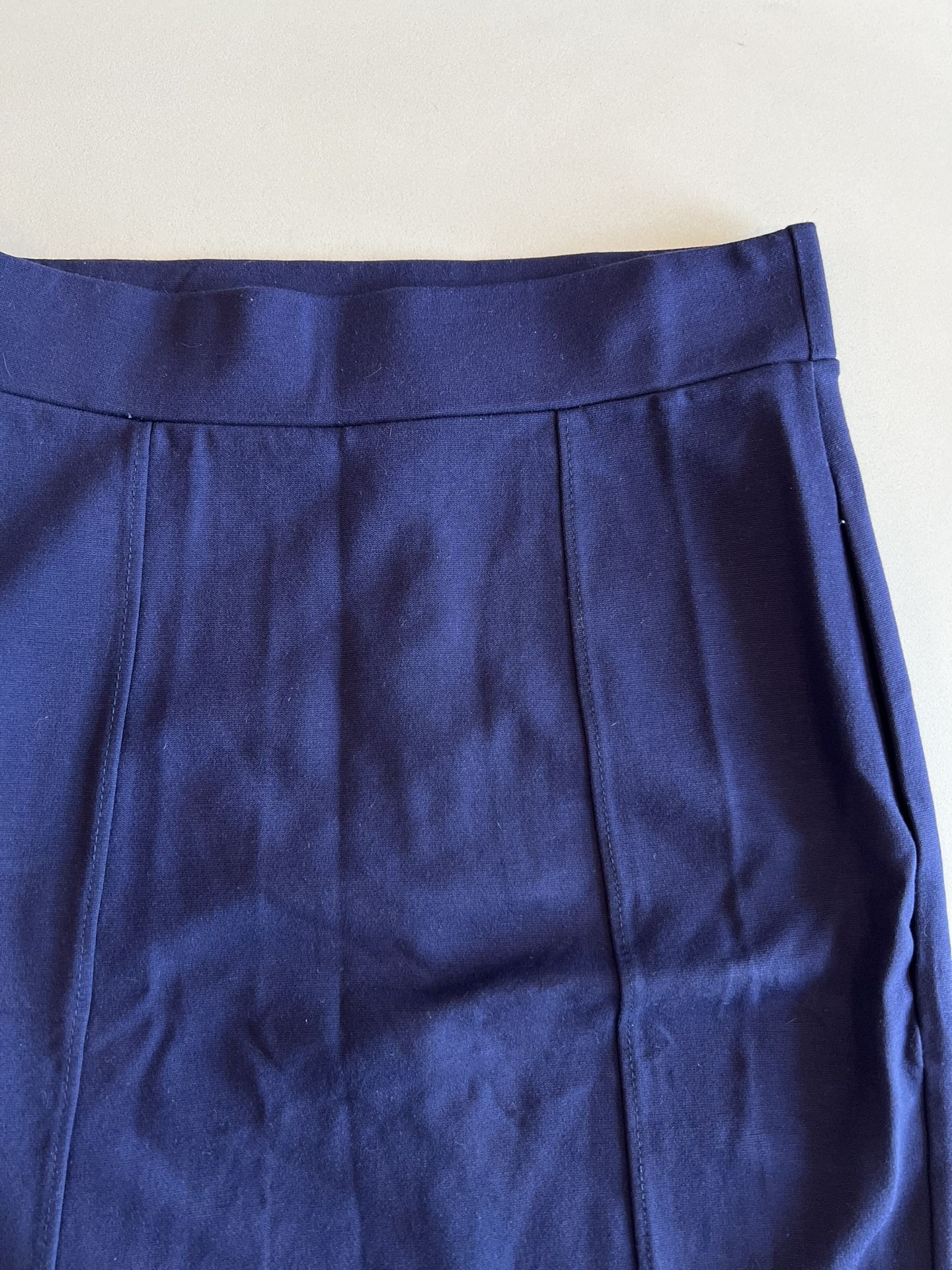 Navy blue pencil skirt - size small 
