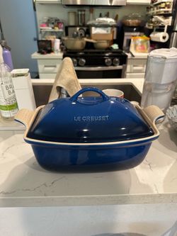 Le Creuset Covered Baking Dish
