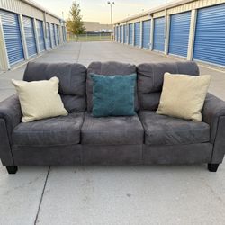 FREE DELIVERY 🚚🚚🚚 Super Nice Gray Couch