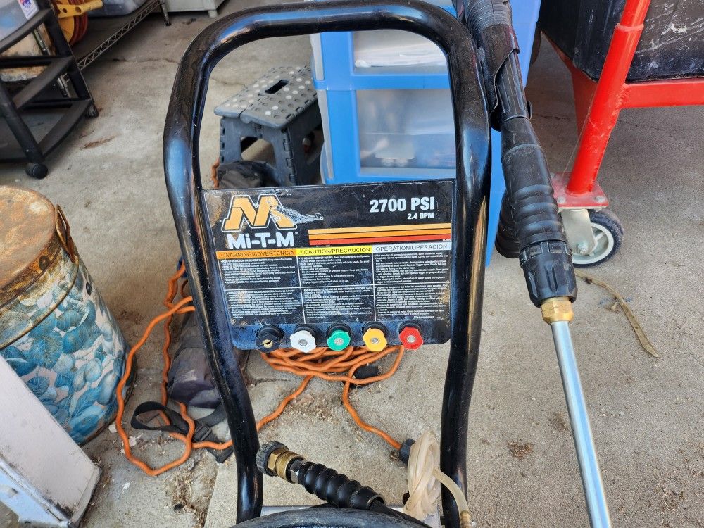 MI - T - M 2700psi PRESSURE WASHER