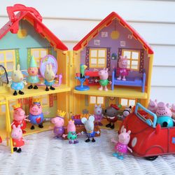 Peppa Pig Playset -House & Car Set(Car Sounds Work) -Complete Peppa Pig Royal Court Figures, Family & Extra Accessories (Daddy/Mommy Pig, George, Etc)