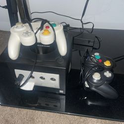 GAMECUBE + MEMORY CARD + 2 CONTROLLERS + ALL WIRES