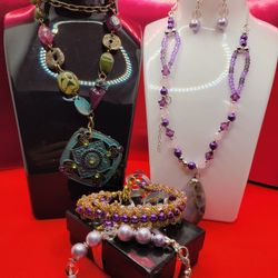 LOT OF PRECIOUS  SOFT PURPLE SET NECKLACES, EARRINGS & BRACELETS

