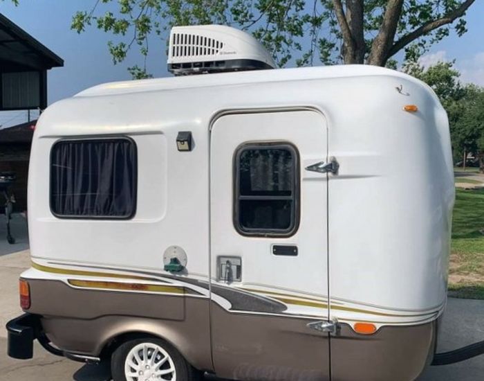 Photo The Camper is Very Clean! 1984 Vintage camper.$600